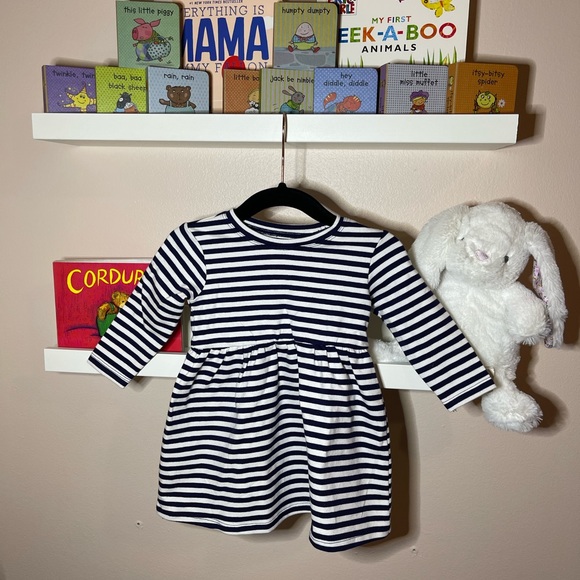 Beautiful 3 month size dress - Picture 2 of 3